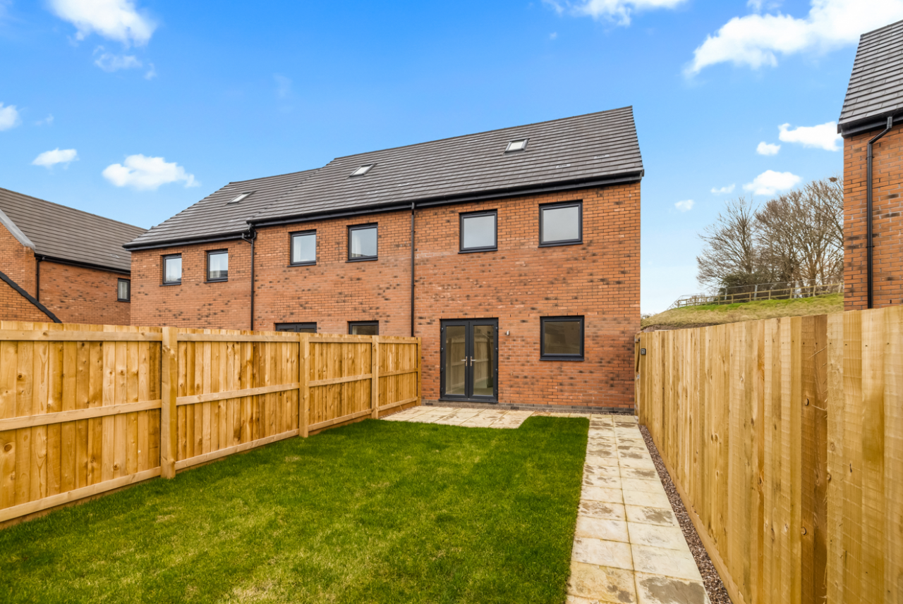 4 Bedroom End Terrace House LiveWest